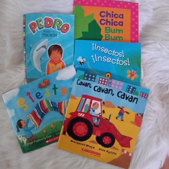 Scholastic Other - 5 Spanish Scholastic Children's  Book Lot